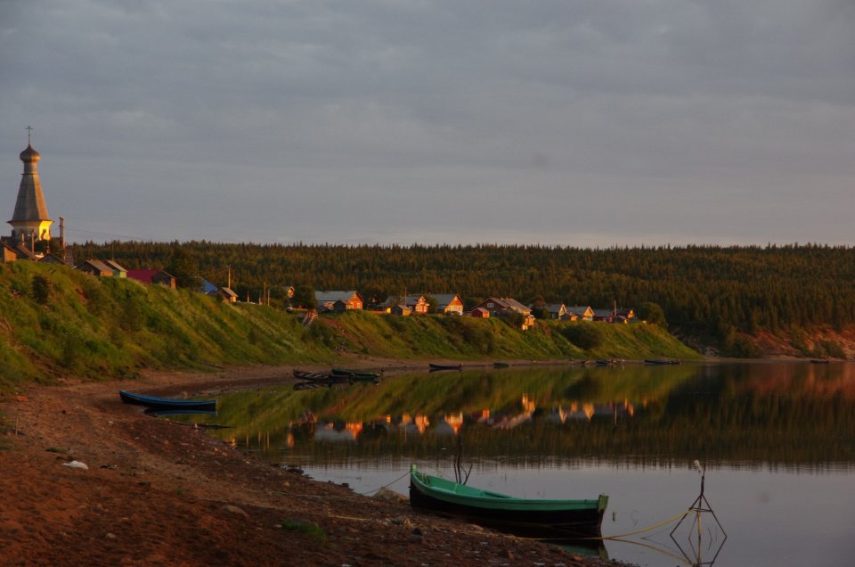 Варзуга Церковь Петра. Терский берег Варзуга. Варзуга Мурманская область. Река Варзуга.